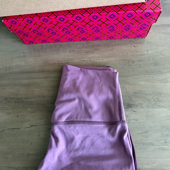 Lululemon size 4 leggings - Picture 2 of 3